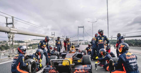 Red Bull Pit Stop Challenge’da en hızlı pit’i yaptılar, Albon ve Verstappen ile buluştular
