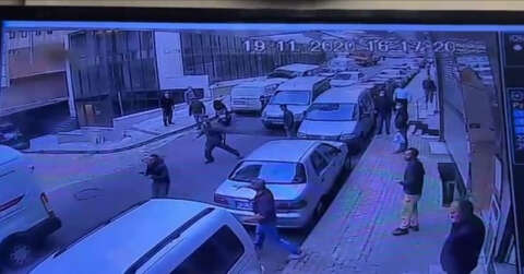 (Özel) İstanbul’da kendisine çarpan sürücüye kurşun yağdıran maganda kamerada