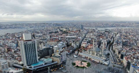 Kısıtlama sonrası Taksim’de yaşanan hareketlilik havadan görüntülendi