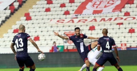 Süper Lig: Fraport TAV Antalyaspor: 0 - Aytemiz Alanyaspor: 0 (İlk yarı)