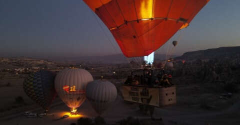 Kapadokya’da balonlar kadına yönelik şiddete dikkat çekmek için havalandı