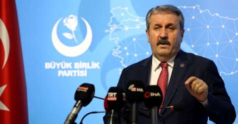 BBP Genel Başkanı Destici: “Teröristlerin sözcüsü olanların Türkiye’ye örnek model olarak gösterilmesi Bülent Arınç tecrübesinde bir siyasetçiye yakışmamıştır”
