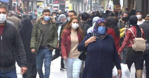 Bakan Koca’nın dikkat çektiği Gaziantep’te vatandaşlar sokaklarda