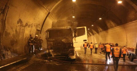 Bolu Dağı Tüneli’nde tır yangını İstanbul yönünü trafiğe kapattı