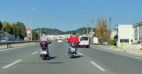 Bursa’da motosiklet sürücülerinden tehlikeli hareketler