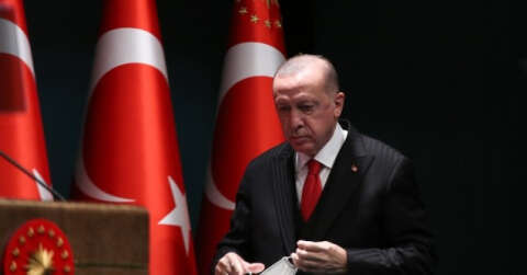 Cumhurbaşkanı Erdoğan: “Aşı için ilk etapta 50 milyon dozluk bir anlaşma yaptık. Önümüzdeki aydan itibaren aşının uygulanmasına başlanacak.”