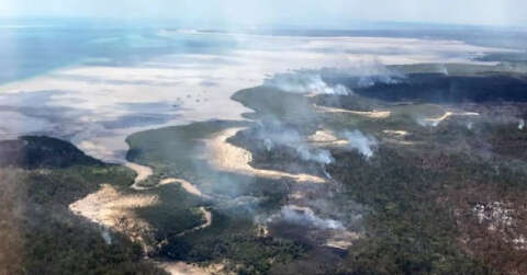 Avustralya’da çıkan orman yangını nedeniyle yerleşim yerleri tahliye ediliyor
