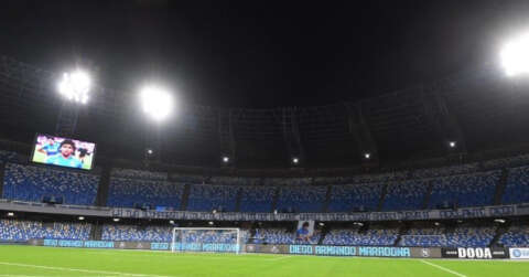 Napoli stadının adı Diego Armando Maradona olarak değiştirildi