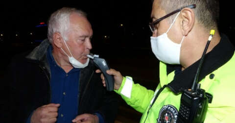 Bursa'da 70 yaşındaki alkollü adam aracı polis ekipleri üzerine sürdü
