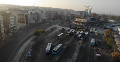 Sokak kısıtlaması sonrası sessizliğe bürünen Kadıköy ve Üsküdar Meydanı havadan görüntülendi