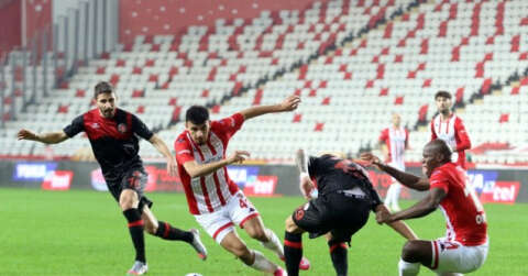 Süper Lig: FT Antalyaspor: 2 - Fatih Karagümrük: 1 (İlk yarı)