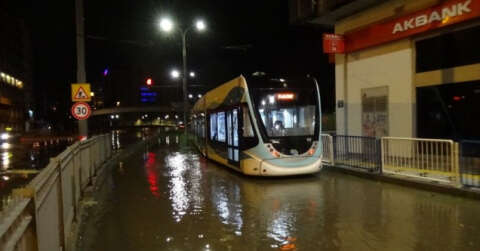 İzmir’de sağanak yağışın bilançosu: 212 iş yeri ve haneyi su bastı