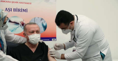 Cumhurbaşkanı Recep Tayyip Erdoğan, Çin’den getirilen Covid-19 aşısını oldu
