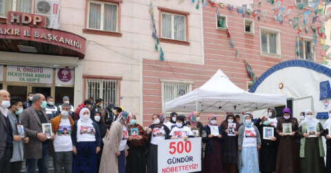 HDP önündeki ailelerin evlat nöbeti 500’üncü gününde