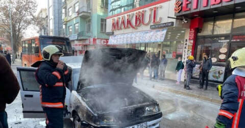 Ankara’da alev alan park halindeki araç yandı