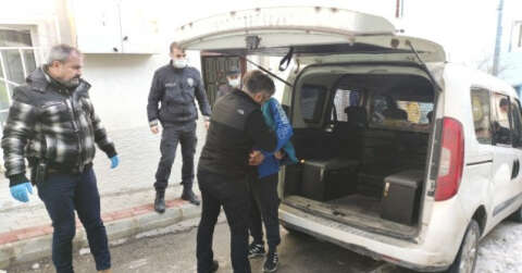 Bursa'da çaldıkları otomobille hırsızlık yaparken yakayı ele verdiler