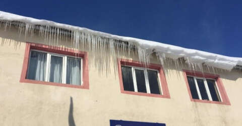 Karlıova’da kar yerini soğuk havaya bıraktı, eksi 21’i gördü