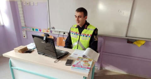 Bursa’da jandarma trafik timlerinden bin 336 öğrenciye uzaktan eğitimi