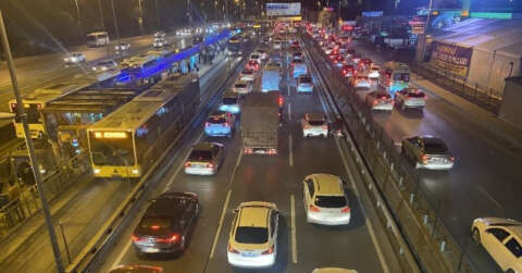 İstanbul’da kısıtlamaya dakikalar kala trafik yoğunluğu