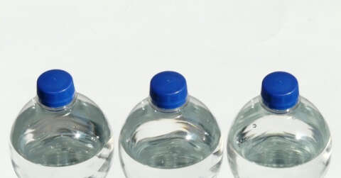 “Plastik şişeler kansere davetiye çıkarıyor”
