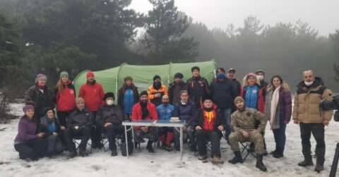 Arama kurtarma ekiplerine kar altında eğitim