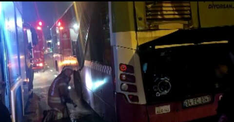 Pendik’te otobüsün motor kısmında yangın çıktı