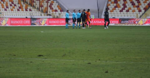 Yeni Malatya Stadı’nın zemini tepki çekti