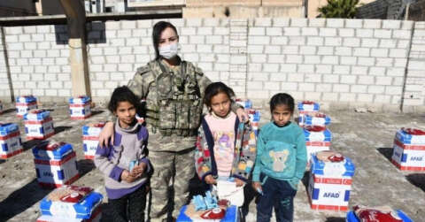 Türk Silahlı Kuvvetleri’nden Rasulaynlı ihtiyaç sahiplerine gıda yardımı