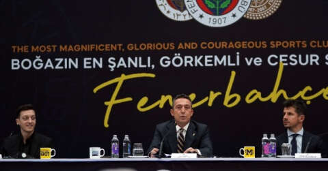 Fenerbahçe Başkanı Ali Koç: "Dünya futbolunun son 10 yılına damga vurmuş Mesut Özil, Fenerbahçe’sine kavuştu."