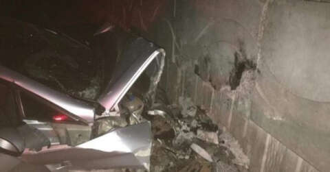 Niğde’de otomobil köprü duvarına çarptı: 3 ölü