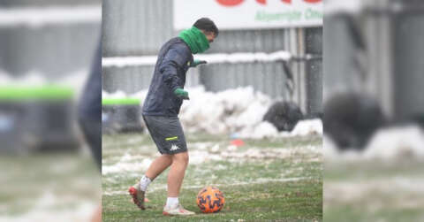 Yoğun kar yağışı altında Tuzlaspor maçı hazırlıkları...