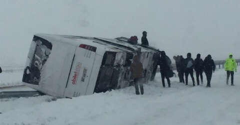 Fatsa Belediyespor kafilesini taşıyan otobüs devrildi