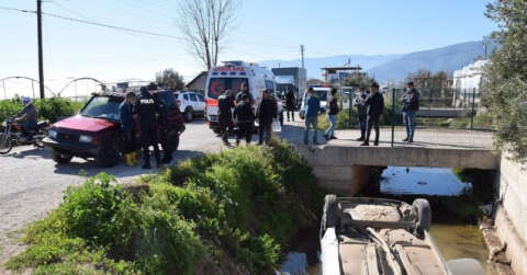 Kumluca’da otomobil sulama kanalına düştü: 2 yaralı