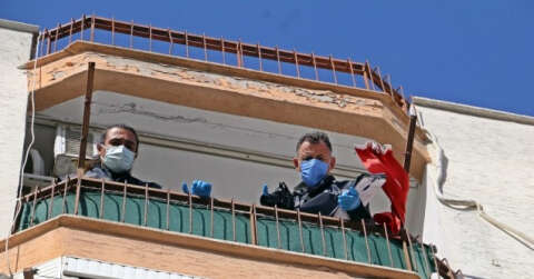 Beşinci kattan düşen adam alt katların balkonlarındaki çamaşır telleri sayesinde hayatta kaldı