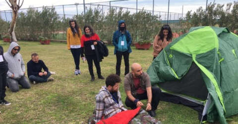 Doğada yaşayıp zor şartlarda hayatta kalmayı öğrendiler