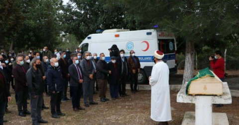 Koronadan ölen doktor, babası için ayrılan mezara defnedildi