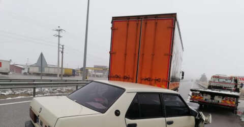 Çorum’da çocuğunu askere götüren baba kaza yaptı, 2 yaralı