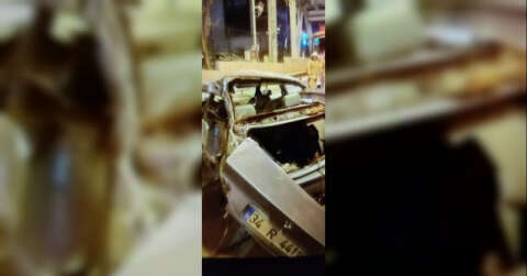 E-5’te seyir halinde olan otomobil direğe çarpıp takla attı: 2 yaralı