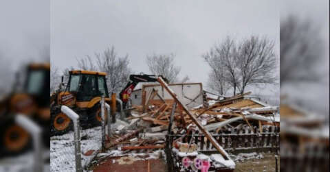 İnegöl’de 8 kaçak yapı yıkıldı