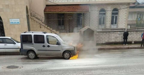 Park halindeki ticari araç alevler içinde kaldı