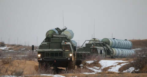 Rusya’nın ateşlediği S-400 füzeleri 700 kilometre uzaklıktaki hedefi vurdu