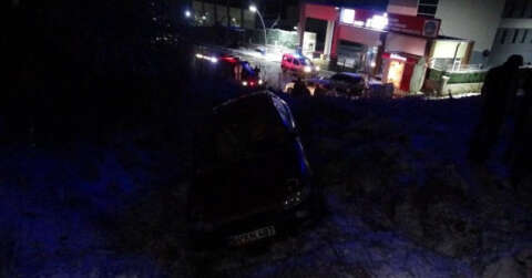 Yoldan çıkan araçtan burnu bile kanamadan kurtuldu