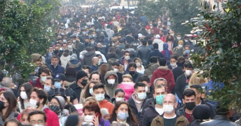 Kısıtlama öncesi İstiklal Caddesi’nde insan seli