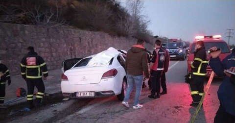 Otobüsle otomobil çarpıştı: 3 ölü, 11 yaralı
