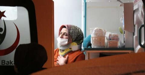 TEM’de kontrolden çıkan otomobil bariyerlere saplandı: 3 yaralı