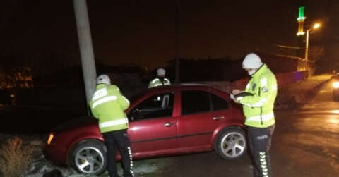 Ehliyetsiz sürücü, muayenesiz araçla tüfek ve uyuşturucu maddelerle yakalandı