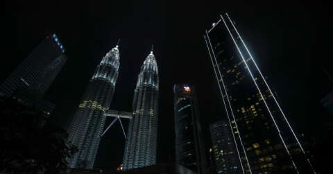 Malezya’da “Dünya Saati” etkinliği için ışıklar söndürüldü