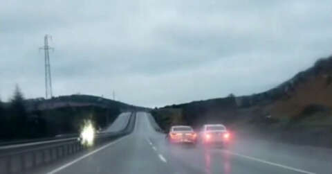 Yol verme tartışmasına girip trafiği böyle tehlikeye soktular