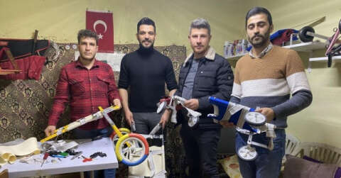 Gençlerin elleriyle yaptığı yürüteçler 15 engelli hayvanı hayata bağladı