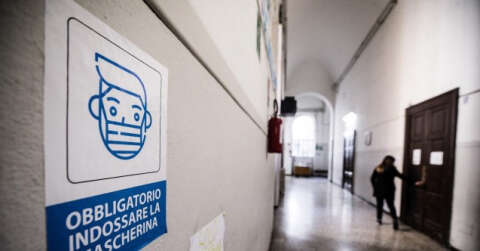 İtalya’da son 24 saatte 417 can kaybı